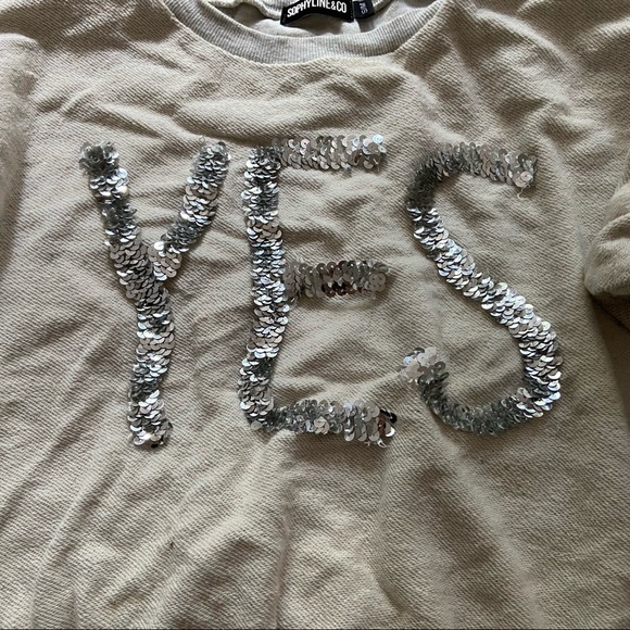 Cute sequinned sweater “YES” - Picture 2 of 5